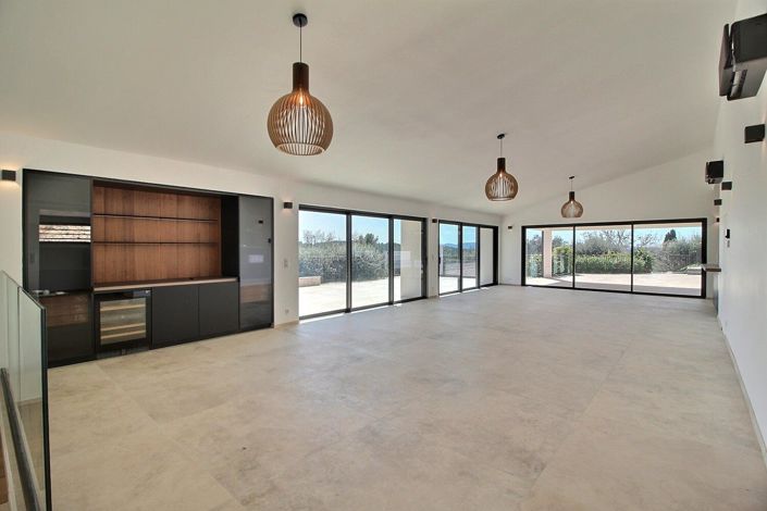 Image No.7-5 Bed House for sale