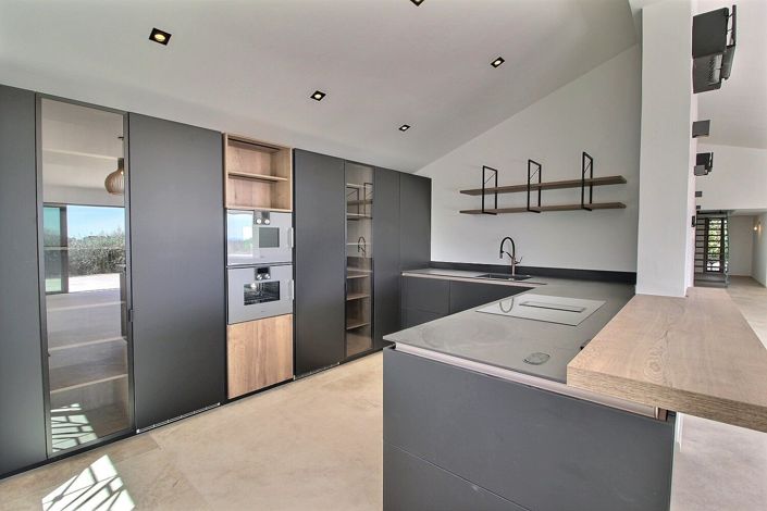 Image No.9-5 Bed House for sale