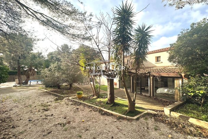 Image No.17-4 Bed House for sale