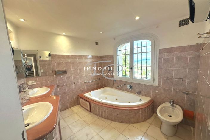 Image No.11-3 Bed House for sale