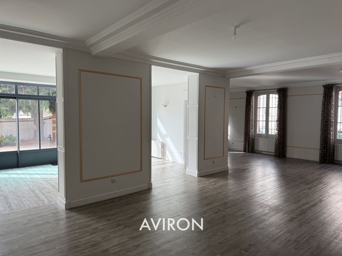 Image No.18-5 Bed House for sale