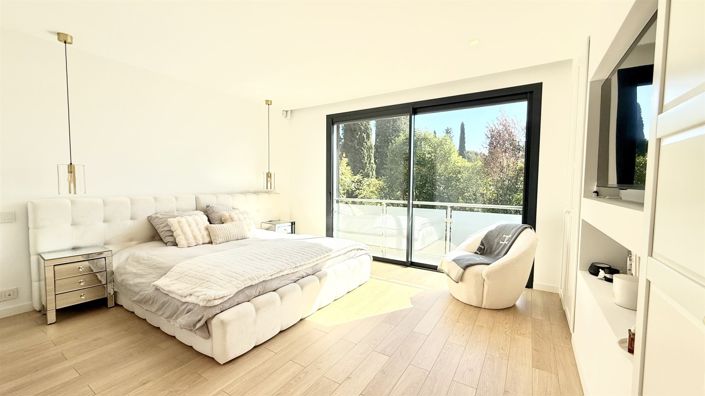 Image No.6-4 Bed House for sale
