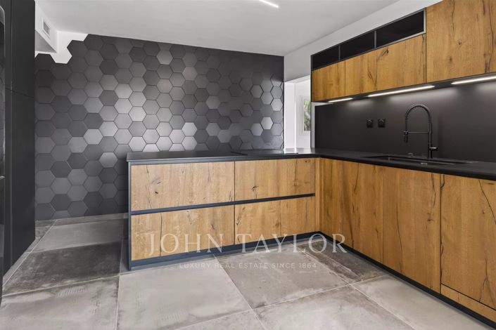 Image No.14-4 Bed House for sale