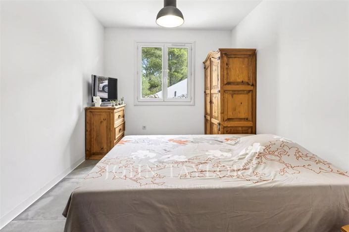 Image No.19-4 Bed House for sale