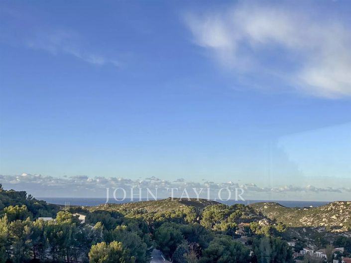 Image No.2-4 Bed House for sale