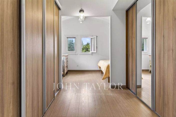 Image No.20-4 Bed House for sale