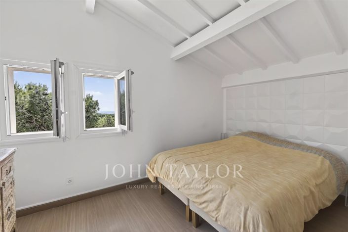 Image No.21-4 Bed House for sale
