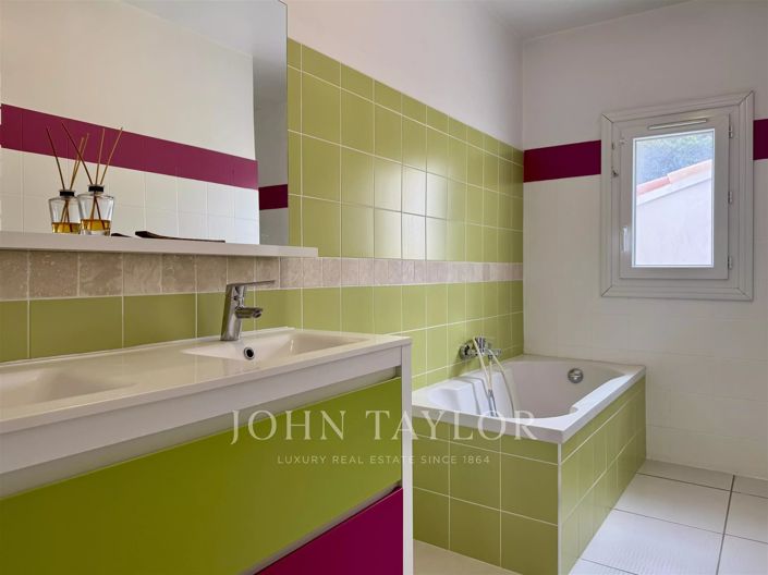 Image No.22-4 Bed House for sale
