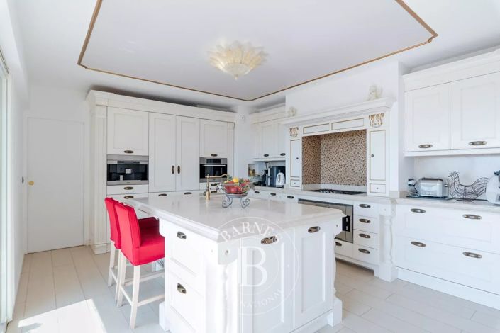 Image No.10-5 Bed House for sale