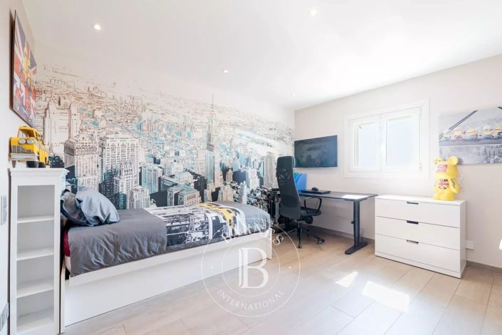 Image No.16-5 Bed House for sale