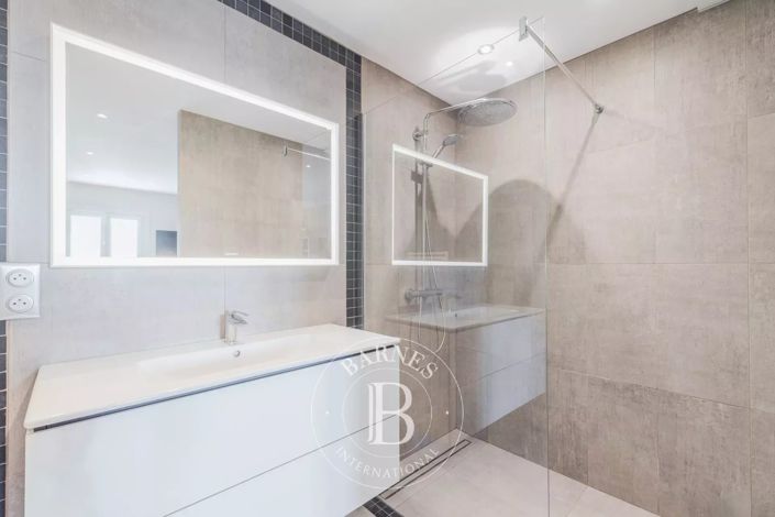 Image No.17-5 Bed House for sale