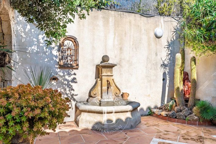 Image No.18-5 Bed House for sale