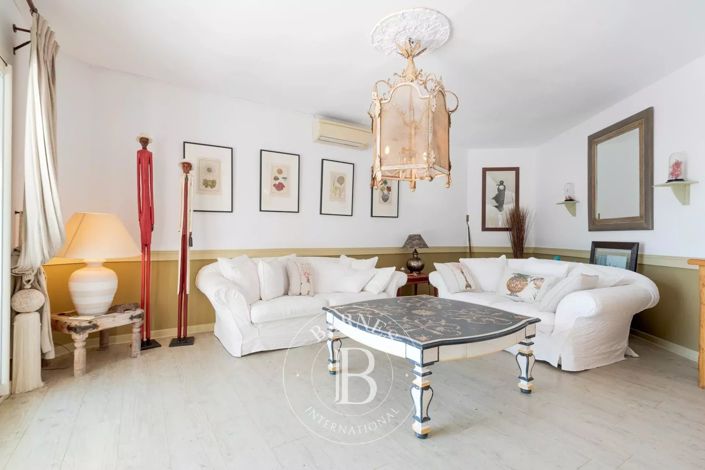 Image No.20-5 Bed House for sale