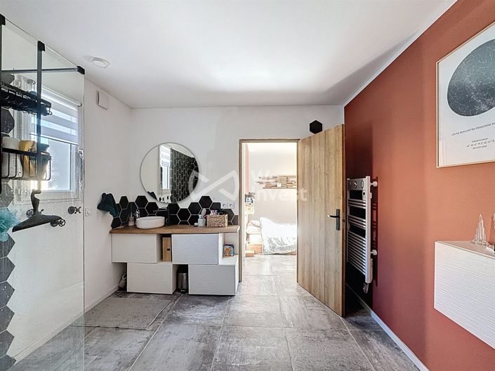 Image No.18-4 Bed House for sale