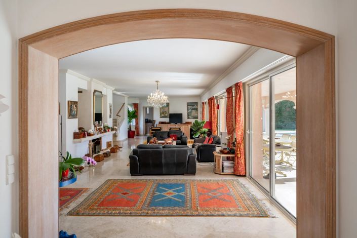 Image No.2-6 Bed House for sale