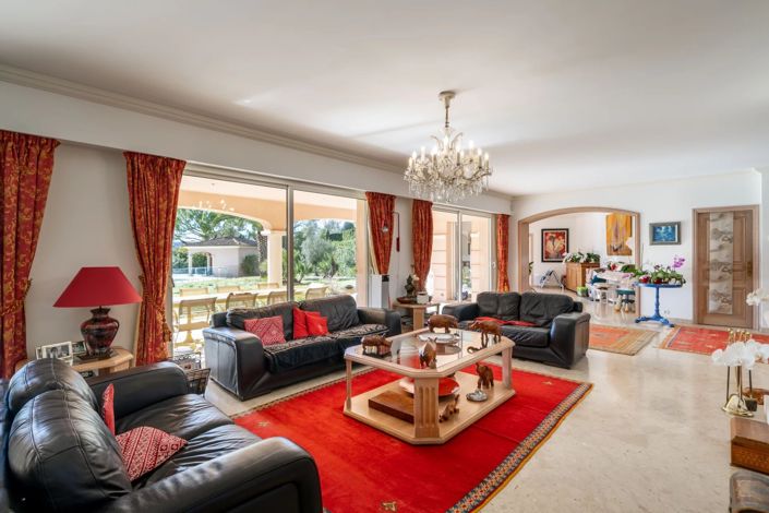 Image No.4-6 Bed House for sale