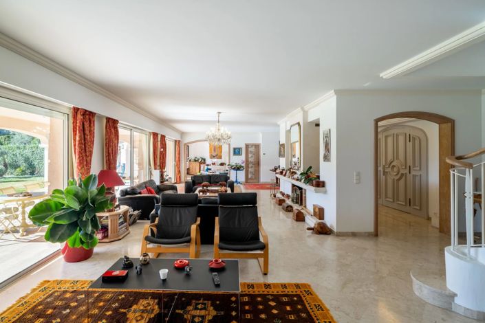 Image No.4-6 Bed House for sale