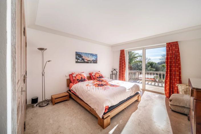 Image No.5-6 Bed House for sale