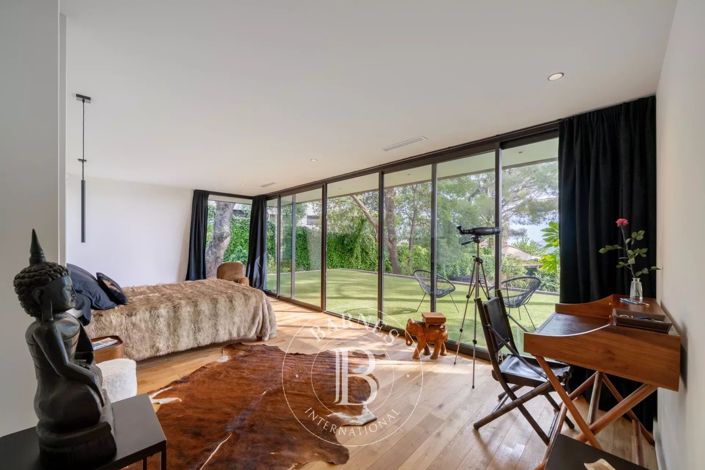 Image No.10-2 Bed House for sale