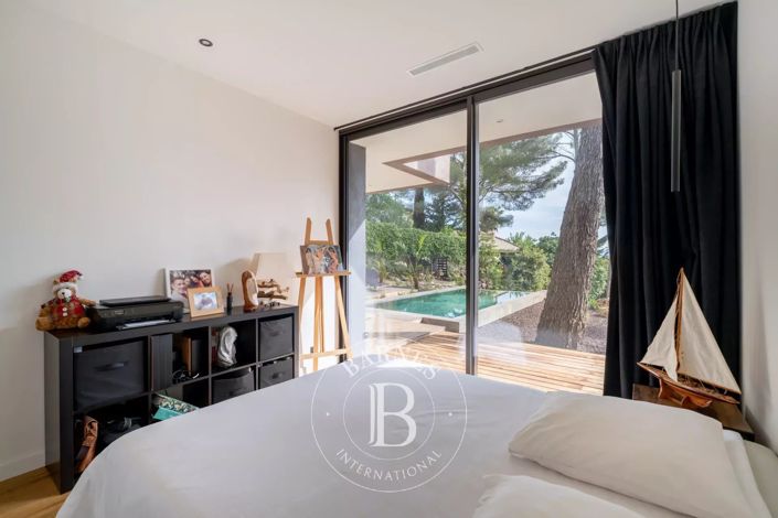 Image No.8-2 Bed House for sale