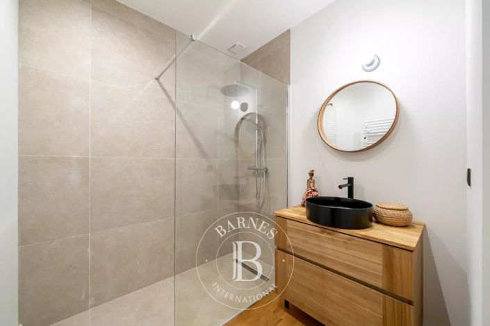 Image No.9-2 Bed House for sale