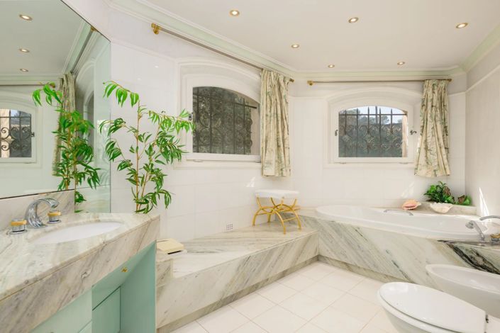 Image No.10-3 Bed House for sale