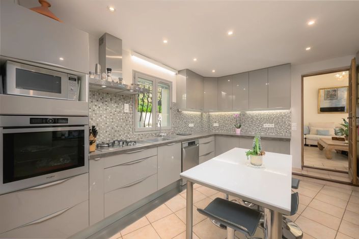 Image No.2-4 Bed House for sale