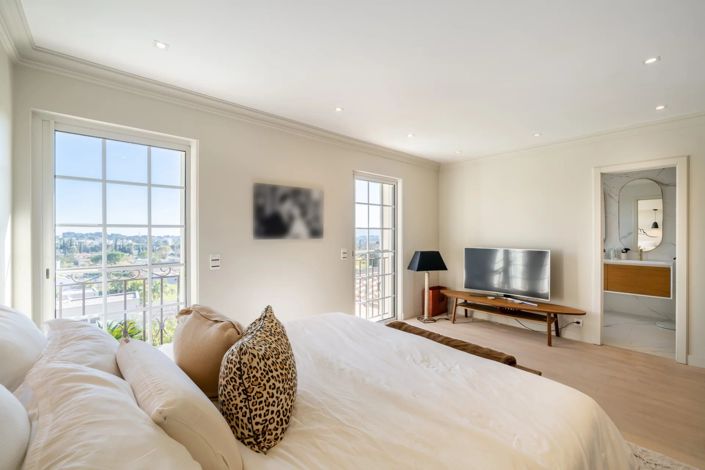 Image No.8-4 Bed House for sale