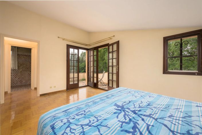 Image No.6-4 Bed House for sale