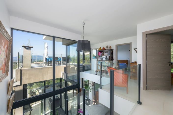 Image No.11-3 Bed House for sale