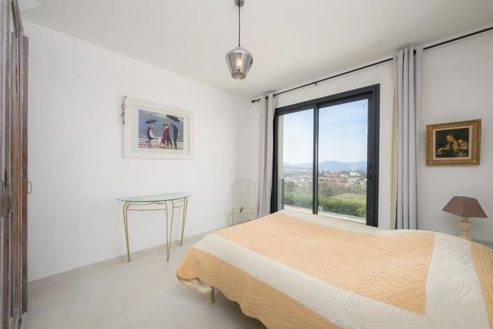 Image No.7-3 Bed House for sale