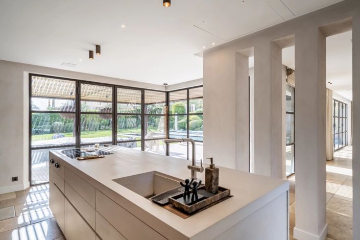 Image No.5-6 Bed House for sale