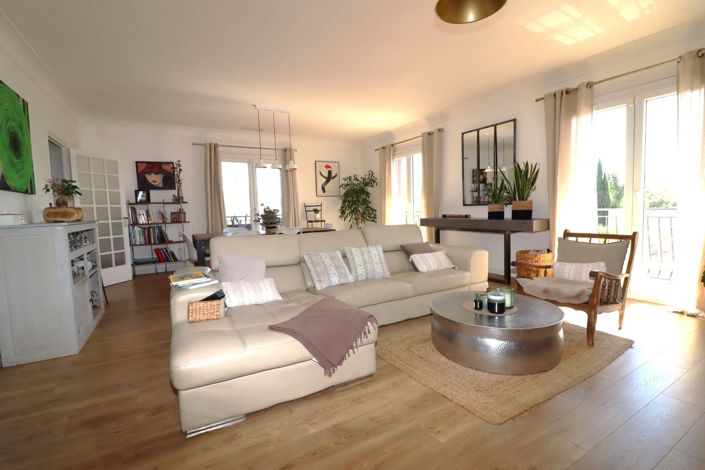 Image No.3-4 Bed House for sale