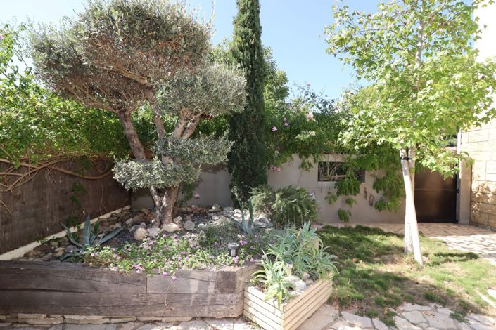 Image No.6-4 Bed House for sale