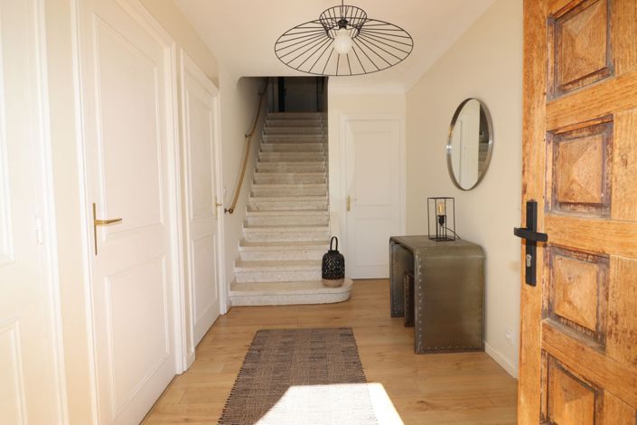 Image No.8-4 Bed House for sale