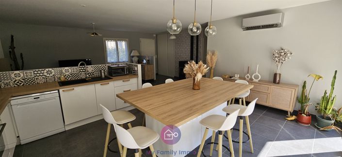 Image No.2-4 Bed House for sale