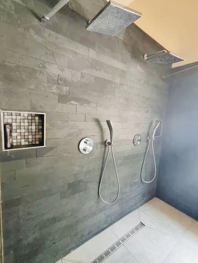 Image No.20-6 Bed House for sale