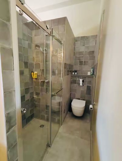 Image No.24-6 Bed House for sale