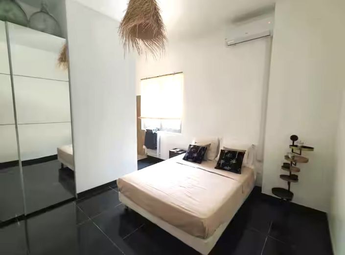 Image No.25-6 Bed House for sale