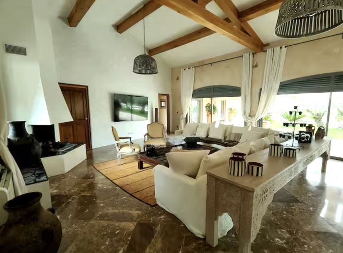 Image No.8-6 Bed House for sale