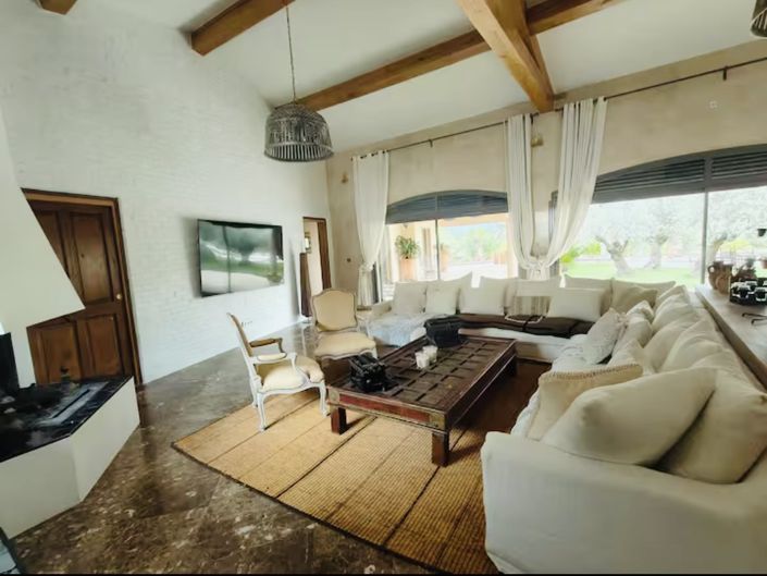 Image No.9-6 Bed House for sale