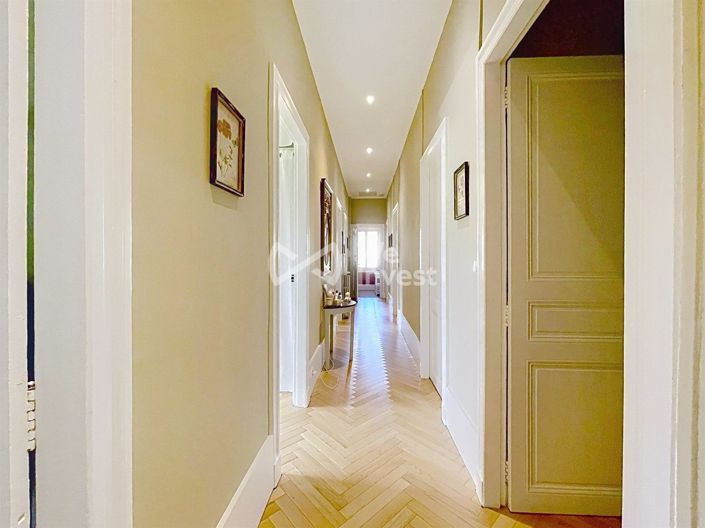 Image No.12-7 Bed Property for sale