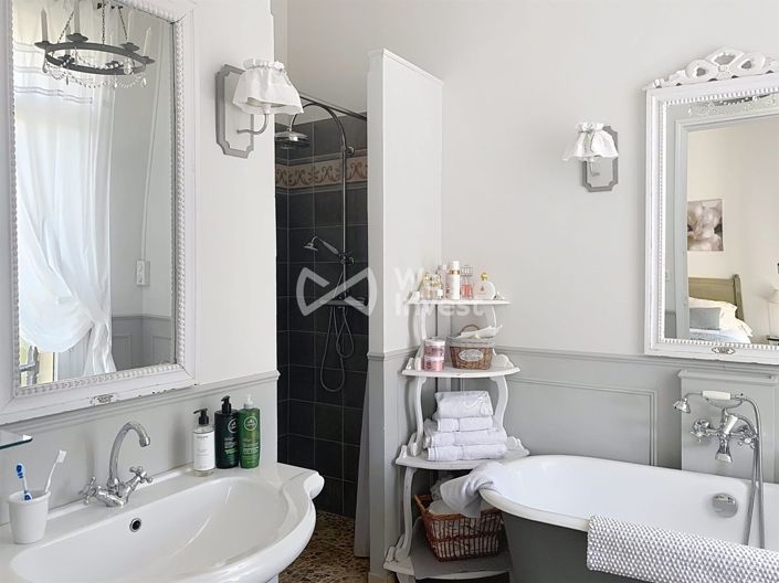 Image No.14-7 Bed Property for sale