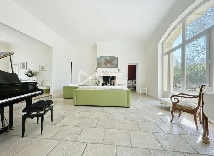 Image No.6-7 Bed Property for sale