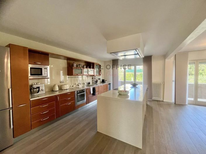 Image No.12-5 Bed House for sale