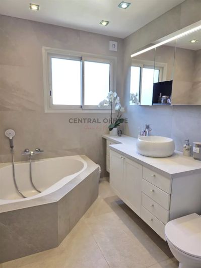 Image No.20-5 Bed House for sale