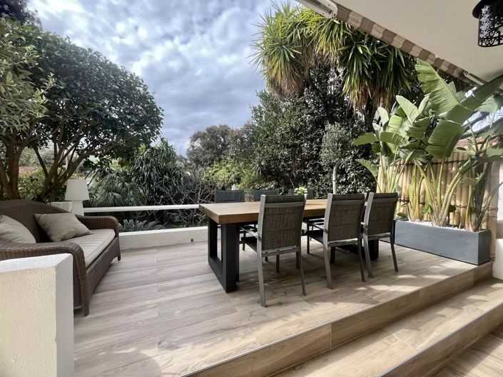 Image No.5-5 Bed House for sale