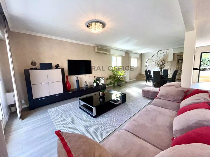 Image No.8-5 Bed House for sale