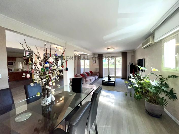 Image No.9-5 Bed House for sale