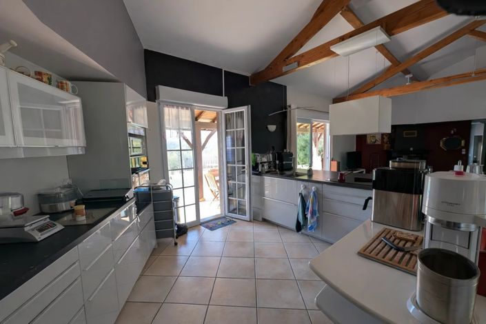 Image No.17-5 Bed House for sale